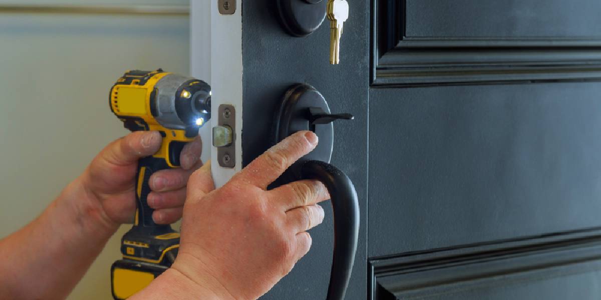 Locksmith in Calne and Ratford.